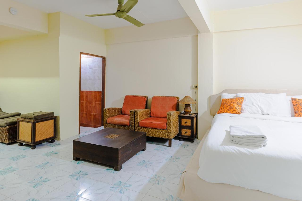High5 Guesthouse Pattaya Buitenkant foto