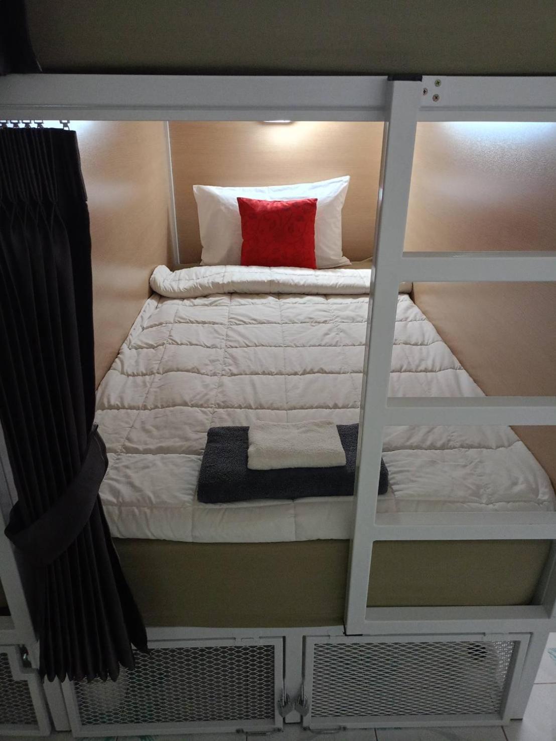 High5 Guesthouse Pattaya Buitenkant foto